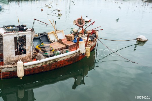 Bild på Classic Red Fishing boat in Punta del Este harbor Uruguay